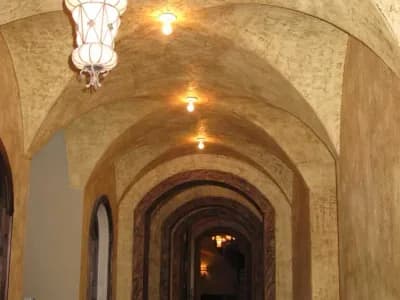 custom-drywall-arched-hallway