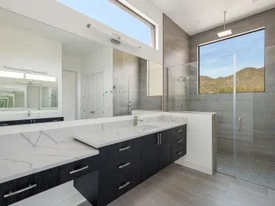 Image of a master bathroom designed and installed by Tucson Cabinets & Stoneworks