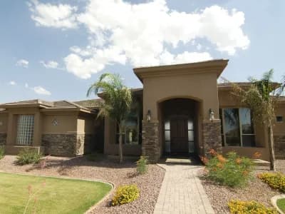 bigstock_beautiful_new_luxurious_home_e_3214944_3jmbp9u2nu8erbqxrz9s3l.jpg