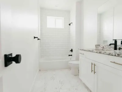white guest bathroom with black details by 10x builders in utah county
