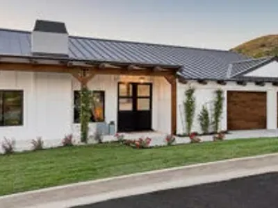 Poulson Garage Doors LLC portfolio photo