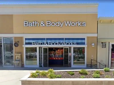 Store front of Bath & Body Works