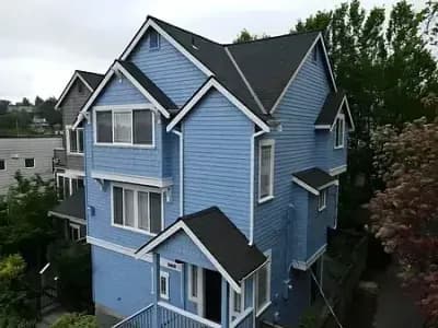 A blue home with white trim reflects quality exterior painting by Paint‑Pro’s in Ormond Beach, FL.
