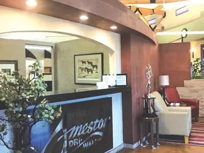Amestoy – Featuring Modern Wall. A New Re-stucco Division portfolio photo