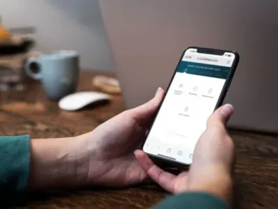person holding a phone with scheduling buttons